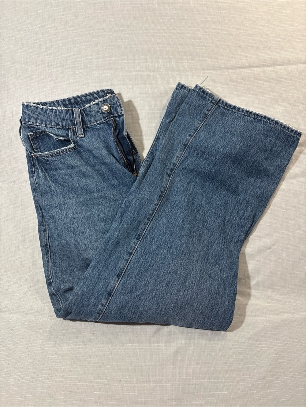 Hollister Women’s Size 10R Jeans Med Wash Wide Leg Distressed Worn Four Times